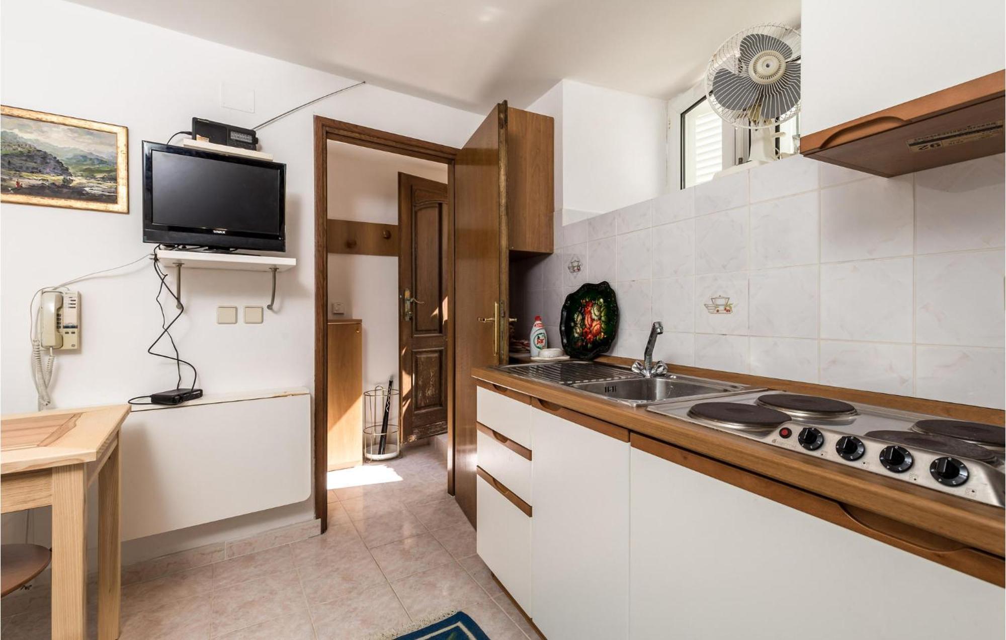 Lovely Apartment In Veli Losinj With Kitchen Exterior photo