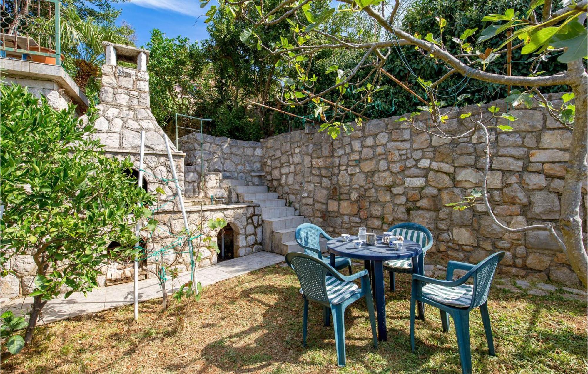 Lovely Apartment In Veli Losinj With Kitchen Exterior photo